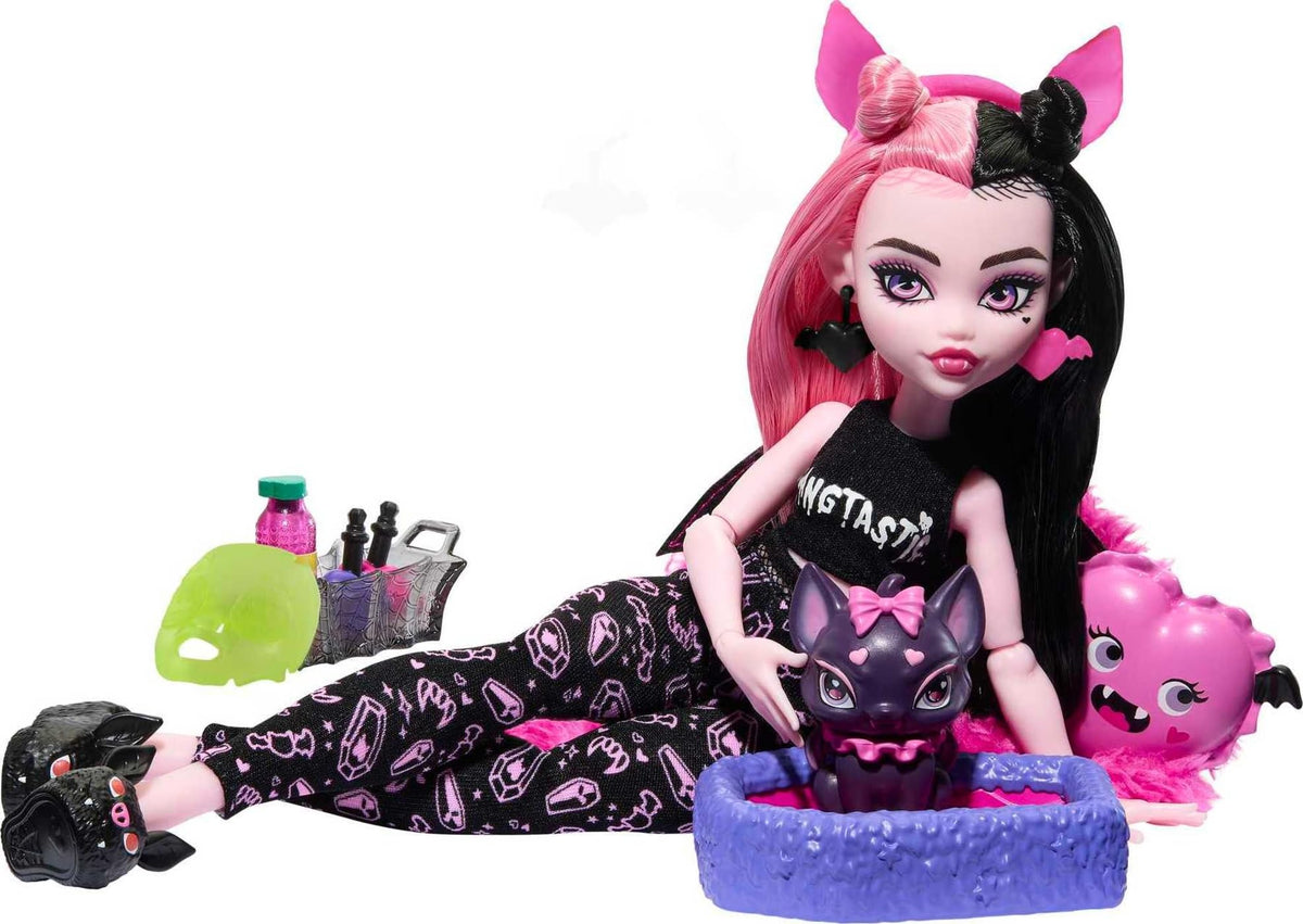 Monster High Doll Set with Pet Bat, Sleepover Clothes & Accessories Q510830