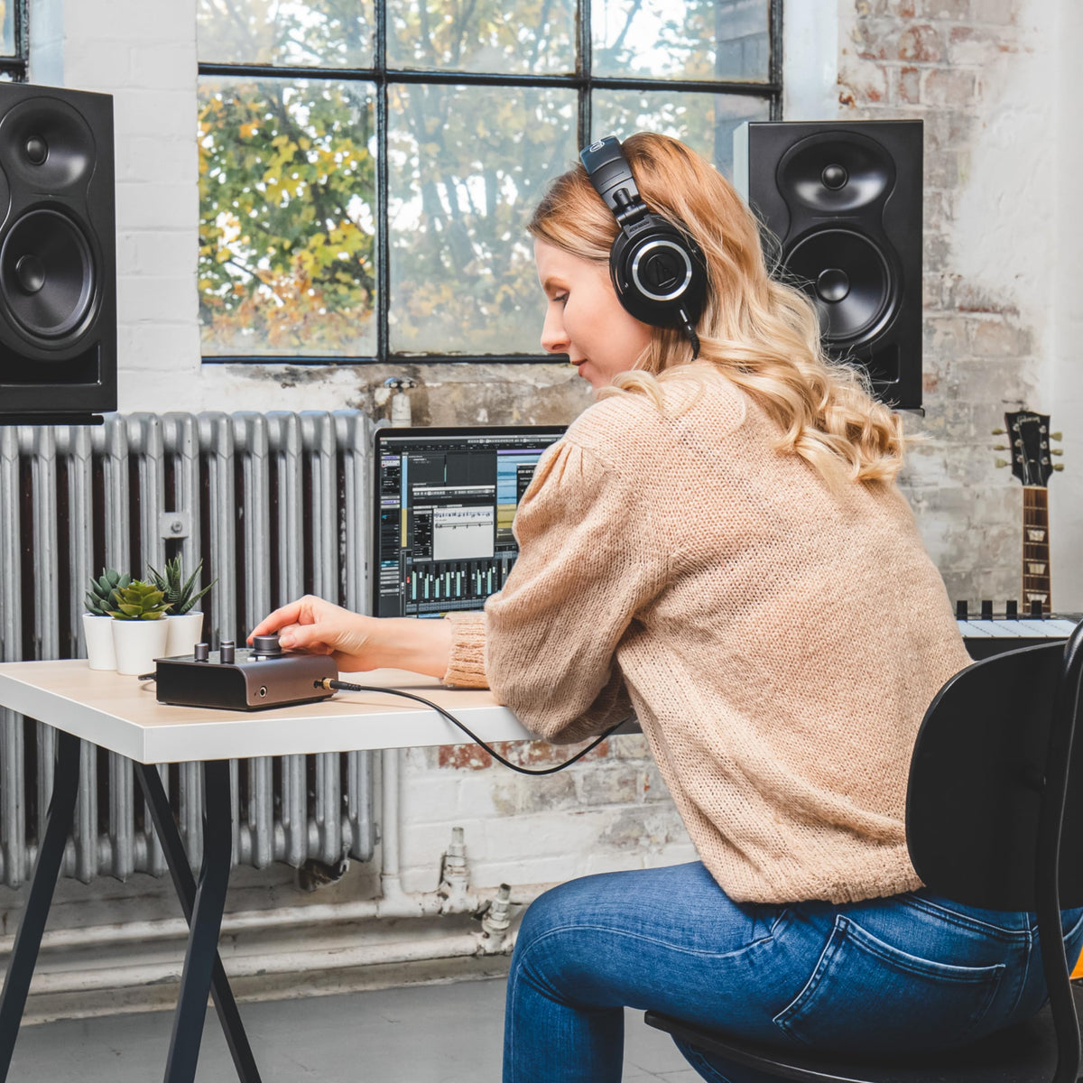 Black USB-C Audio Interface J360394