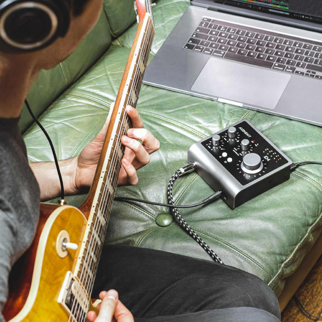 Black USB-C Audio Interface J360394